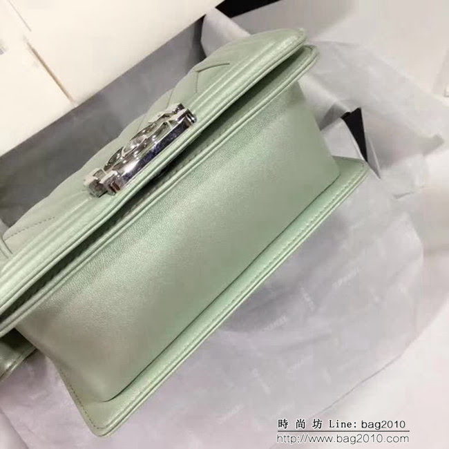 香奈兒CHANEL竭誠精品CHANEL大號67086經典最新款 單肩斜挎鏈條包 DSC1404